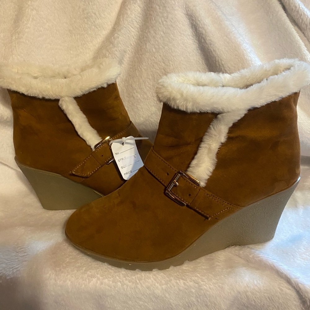 Lilly Morgan size 10 women’s Tan Wedge Boots with Faux Fur Lining